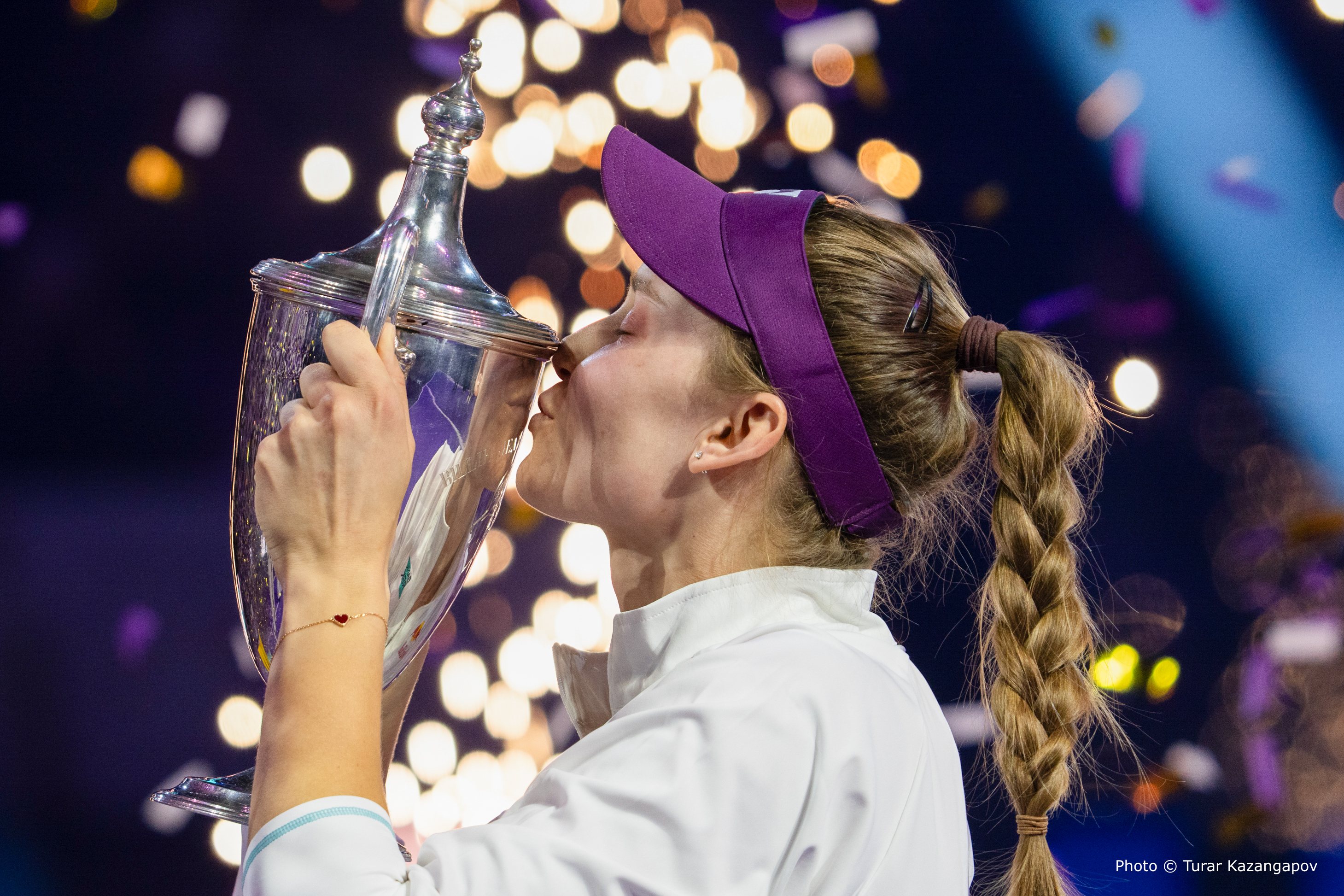 Рыбакина выиграла турнир WTA 500 в Штутгарте