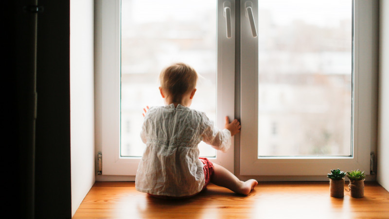 Дети падают из окон: Генпрокуратура РК назвала главную причину