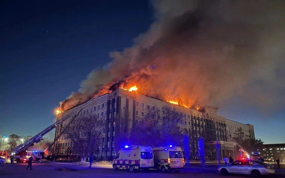 Пожар в акимате Актюбинской области мог начаться из-за короткого замыкания