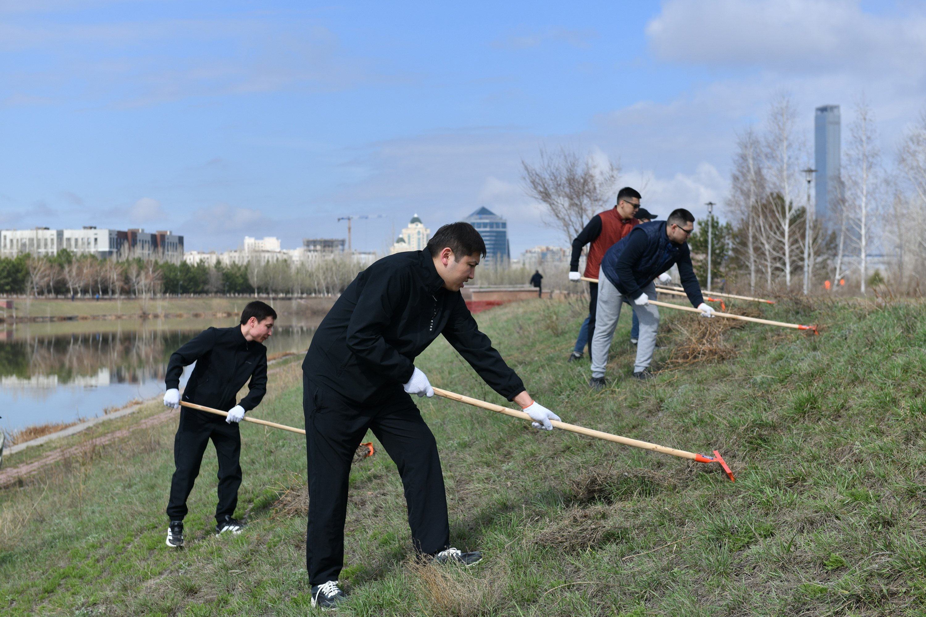 Город, за который отвечают: в Астане спортсмены вышли на большую уборку
