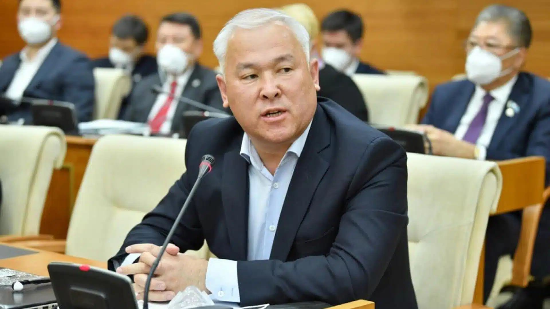 Мурат Абенов предложил запретить нотариусам взыскивать долги без суда