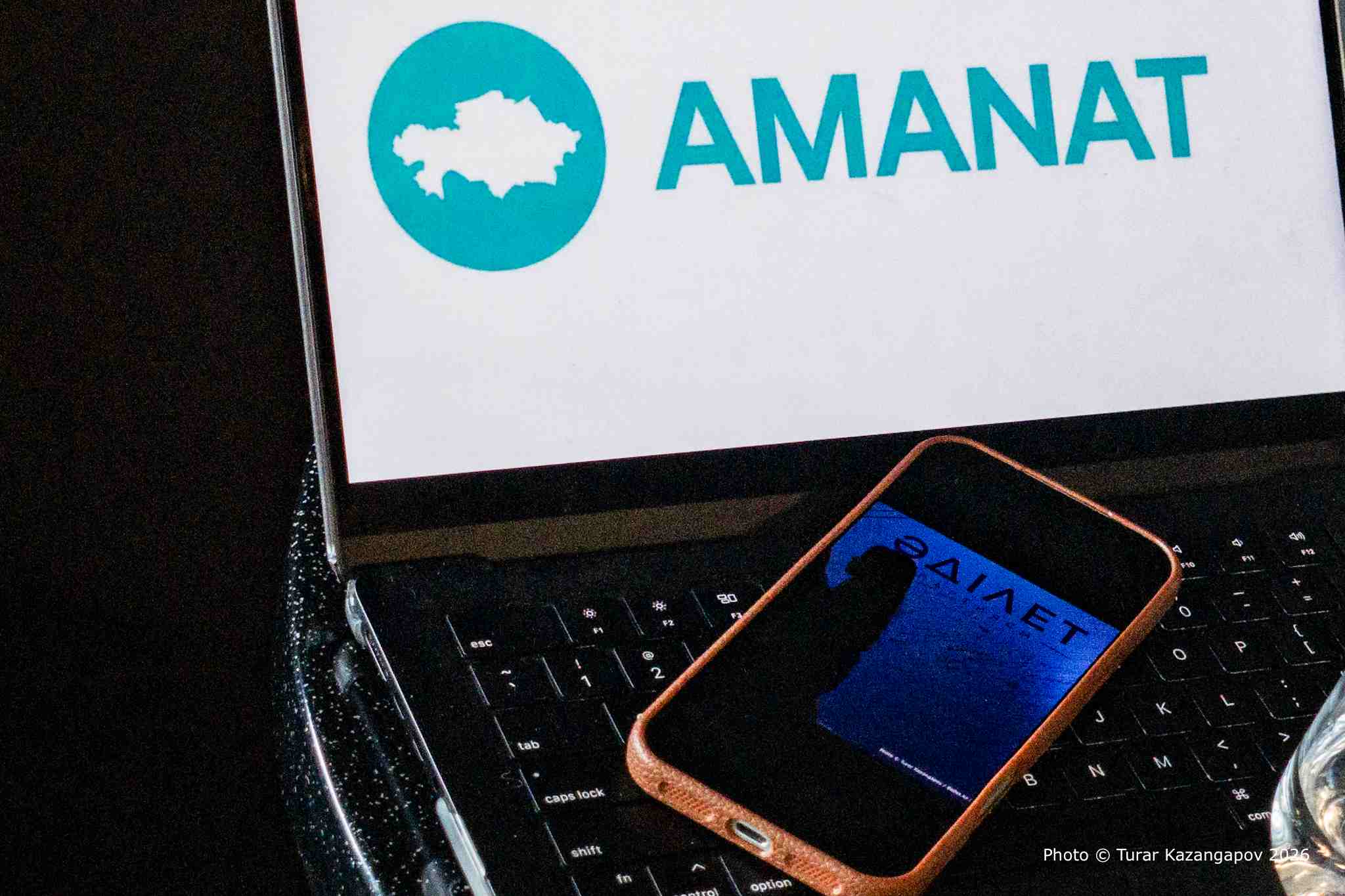 Amanat и «Әділет» могут стать одной партией