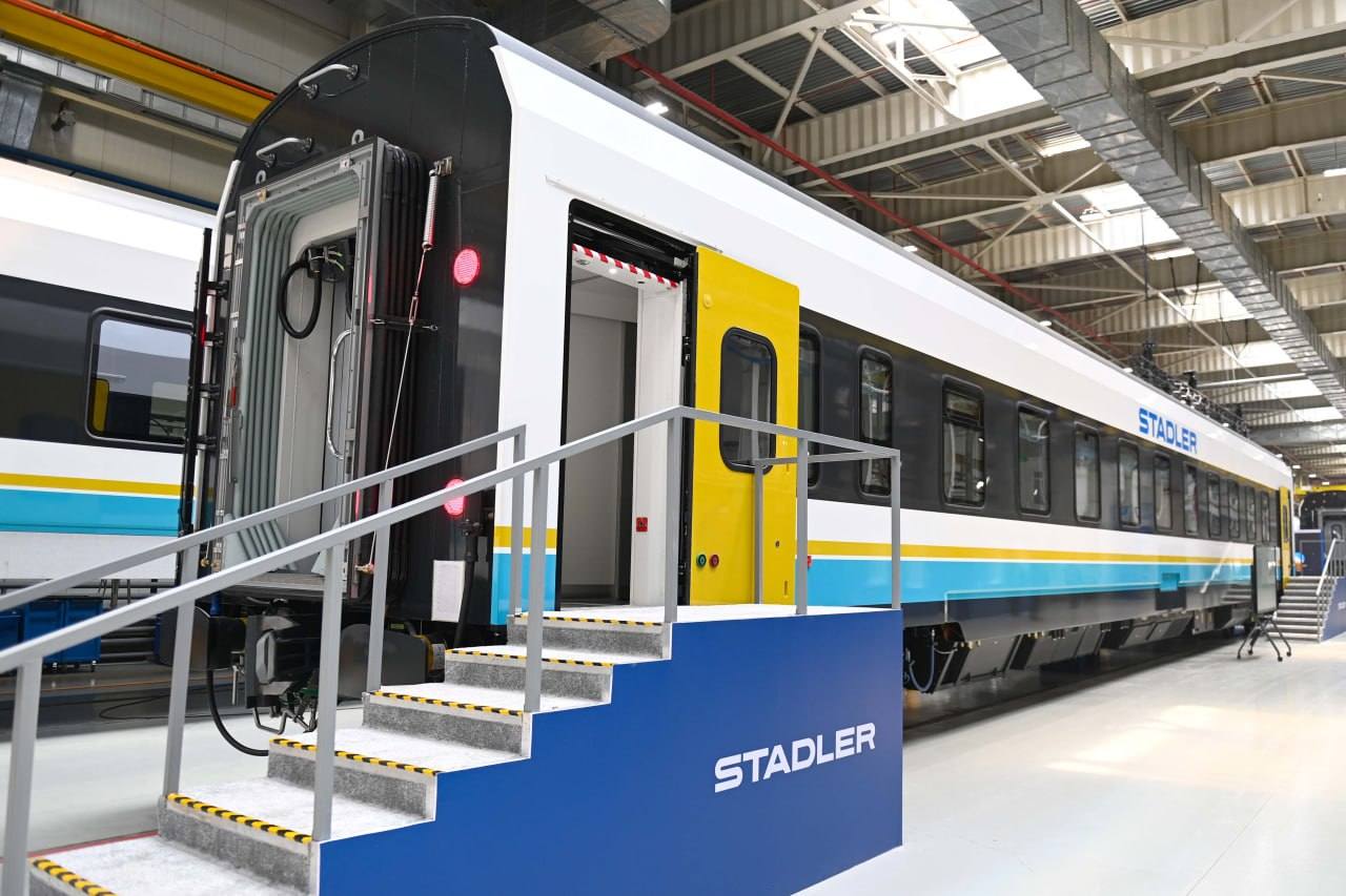В КТЖ заявили о неисправностях в вагонах Stadler и задержке поставок