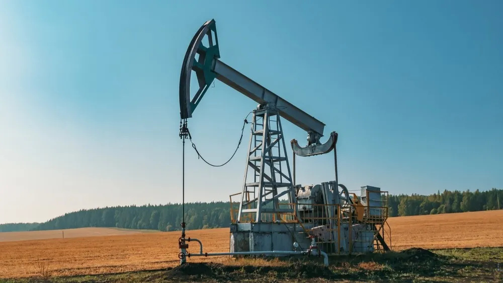 Нефть подешевела после четырех сессий роста на фоне новой эскалации на Ближнем Востоке