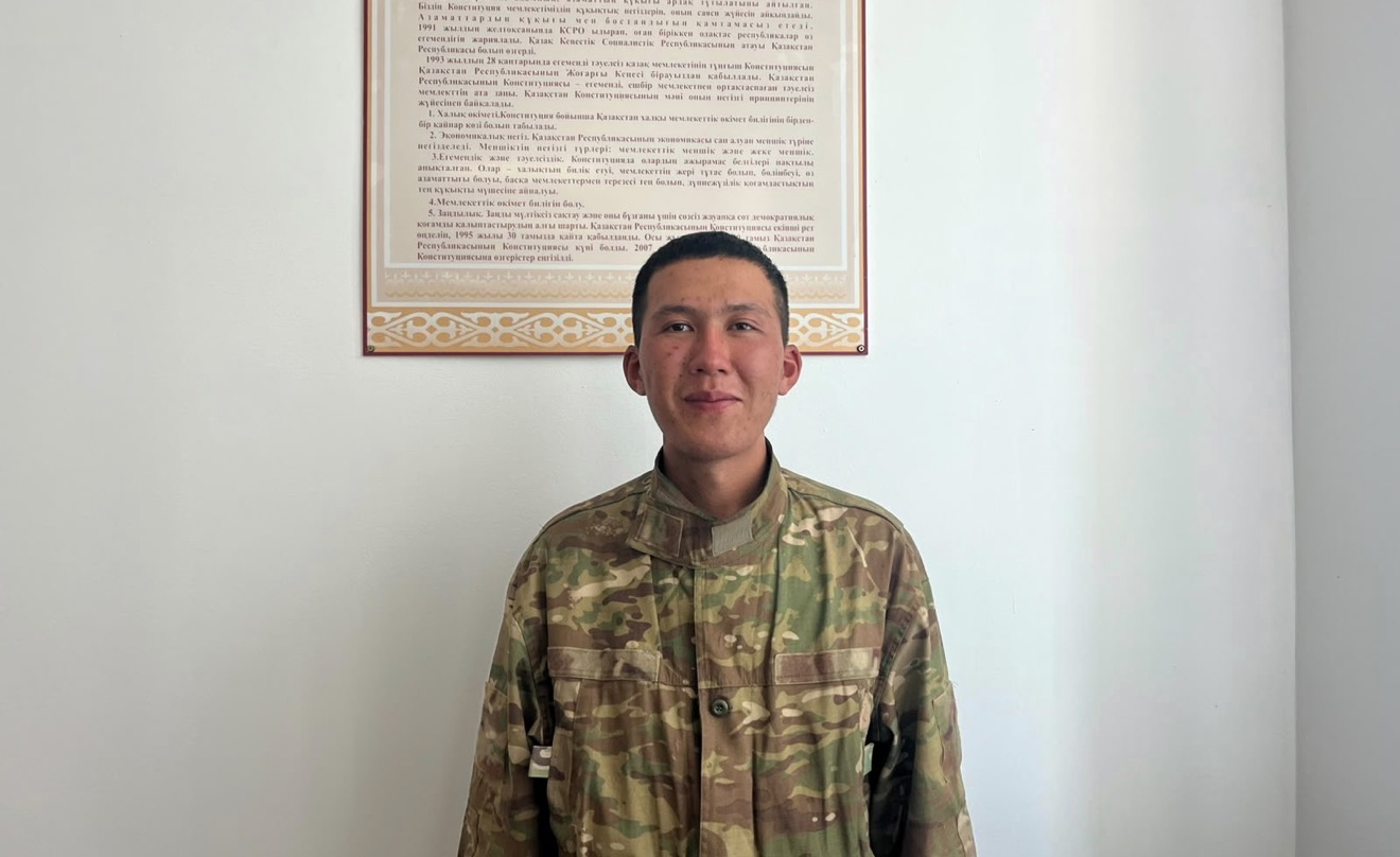 Срочника, самовольно покинувшего часть в Усть-Каменогорске, нашли в 20 км от города