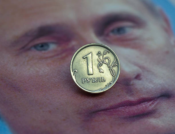 Россиянам запретили вывозить в Казахстан больше 1 млн рублей наличными