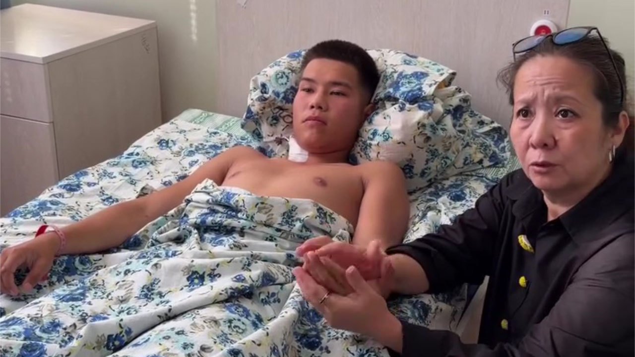 "Выплыл и искал друга": появилось видео с выжившим после трагедии на Каспии военнослужащим