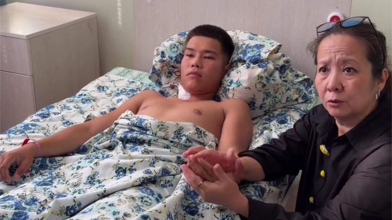 "Выплыл и искал друга": появилось видео с выжившим после трагедии на Каспии военнослужащим