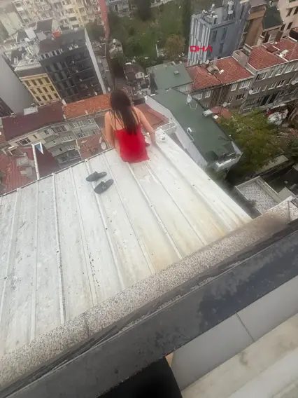 Казахстанка погибла после падения с крыши в Турции: задержаны ее парень и соседка